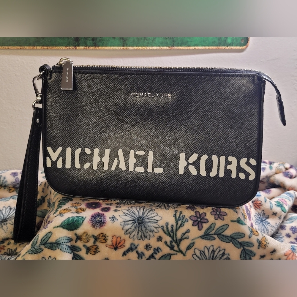 Michael Kors Saylor Pouchette  Wristlet